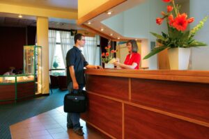 Train your front desk team on the 5 pillars of hospitality excellence