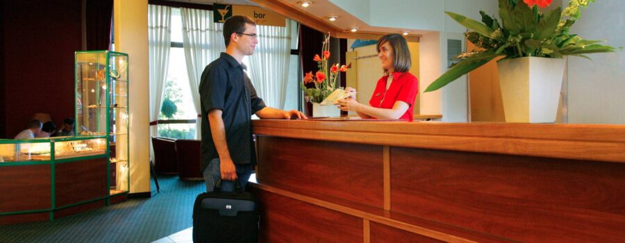 Train your front desk team on the 5 pillars of hospitality excellence